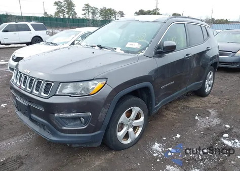 2018 Jeep Compass Latitude 4X4 z USA, uszkodzony, nr VIN 3C4NJDBB3JT185786